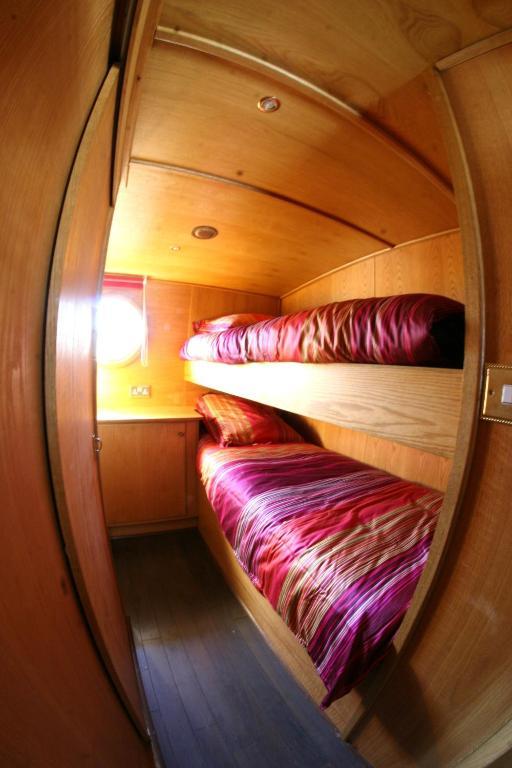 Peniche Poompui Otel Aigues-Mortes Oda fotoğraf