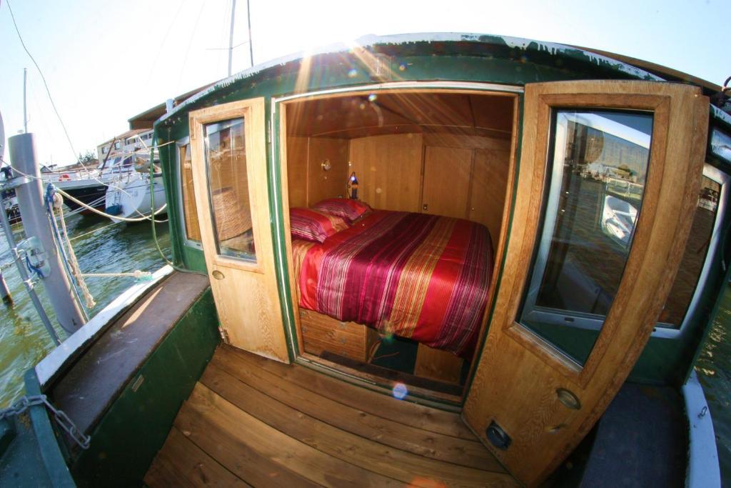 Peniche Poompui Otel Aigues-Mortes Oda fotoğraf