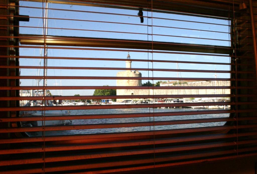 Peniche Poompui Otel Aigues-Mortes Oda fotoğraf